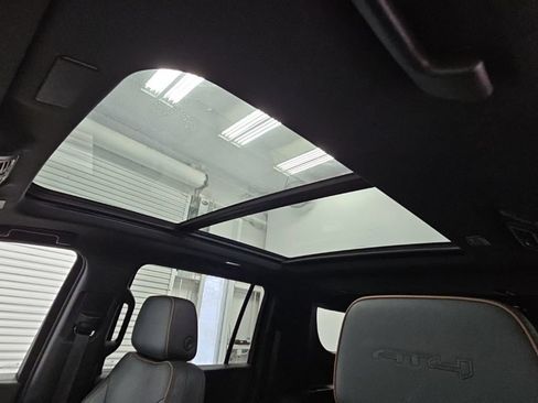 Used 2025 GMC Yukon XL AT4 w/ AT4 Premium Package AWD/4WD image 30