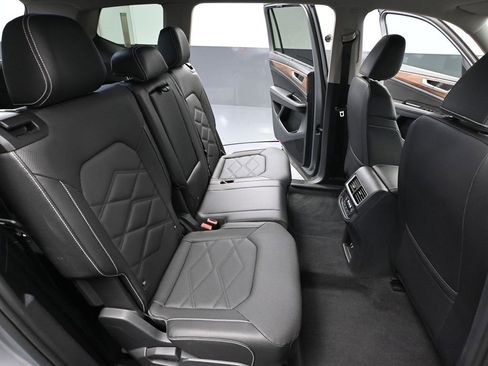 Used 2025 Volkswagen Atlas SE image 45
