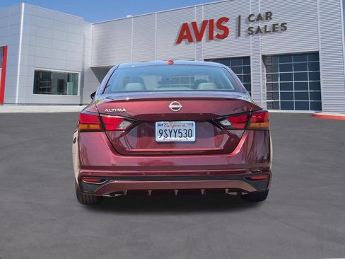 Used 2025 Nissan Altima 2.5 SV FWD image 7