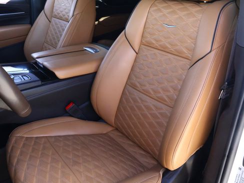 Used 2021 Cadillac Escalade Premium Luxury RWD image 18
