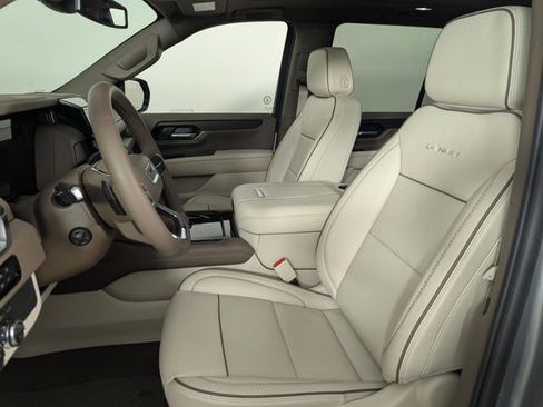 Used 2025 GMC Yukon Denali w/ Sun & Power Step Package image 10