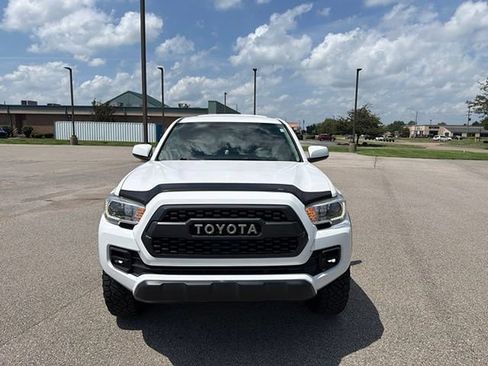 Used 2017 Toyota Tacoma SR5 w/ Tow Package AWD/4WD image 8