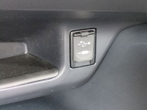 Used 2019 Toyota C-HR LE FWD image 30