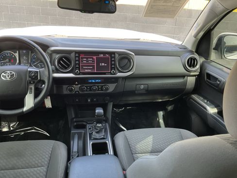 Used 2022 Toyota Tacoma SR5 AWD/4WD image 16