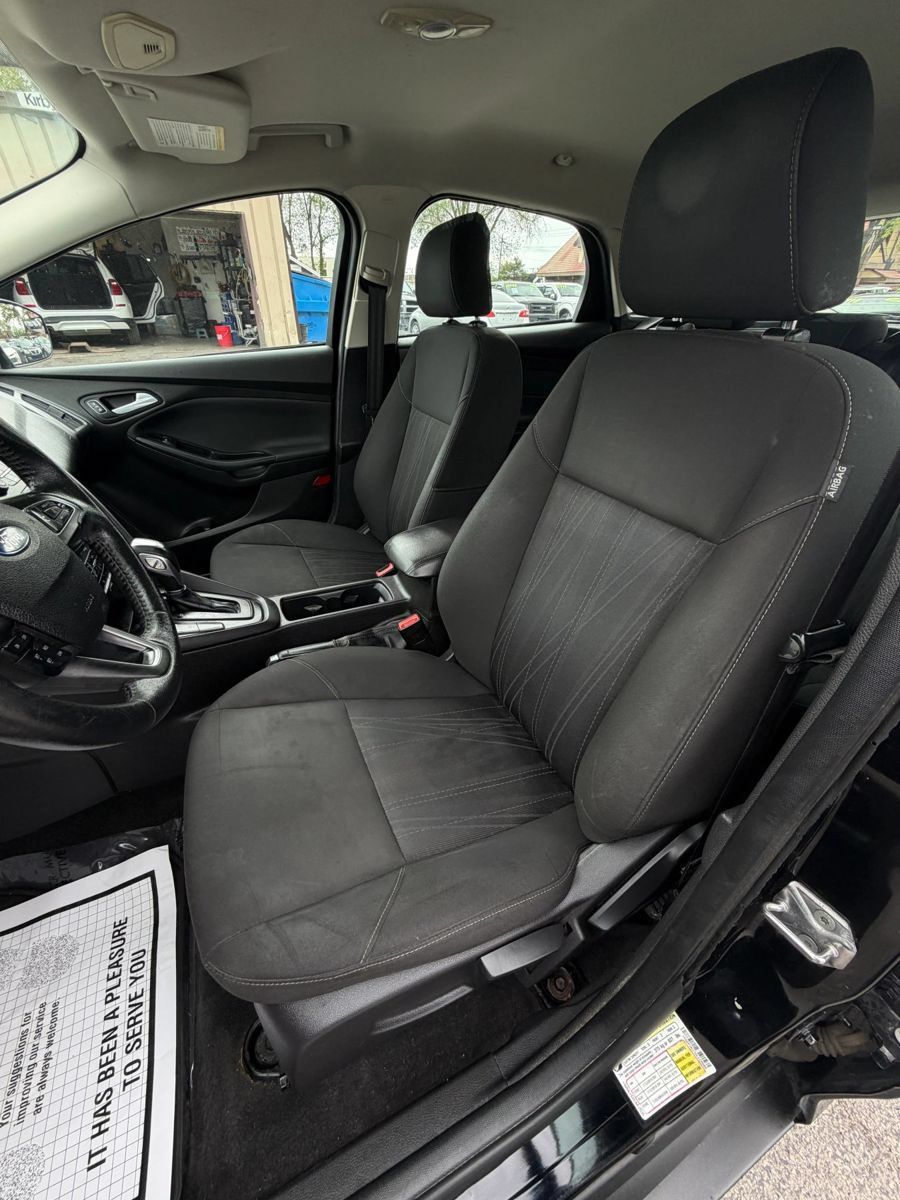 Used 2016 Ford Focus SE w/ SE Cold Weather Package FWD image 20