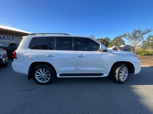 Used 2010 Lexus LX 570 4WD image 3