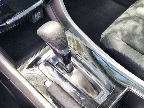 Used 2017 Honda Accord LX image 14