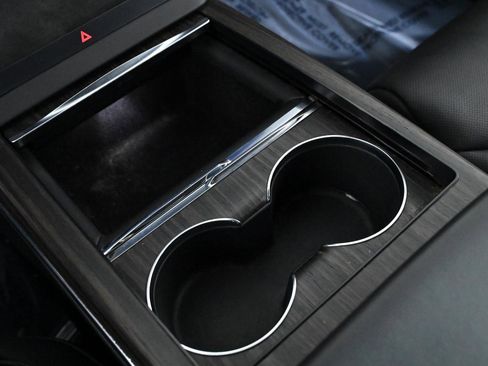 Used 2021 Tesla Model S Plaid image 19