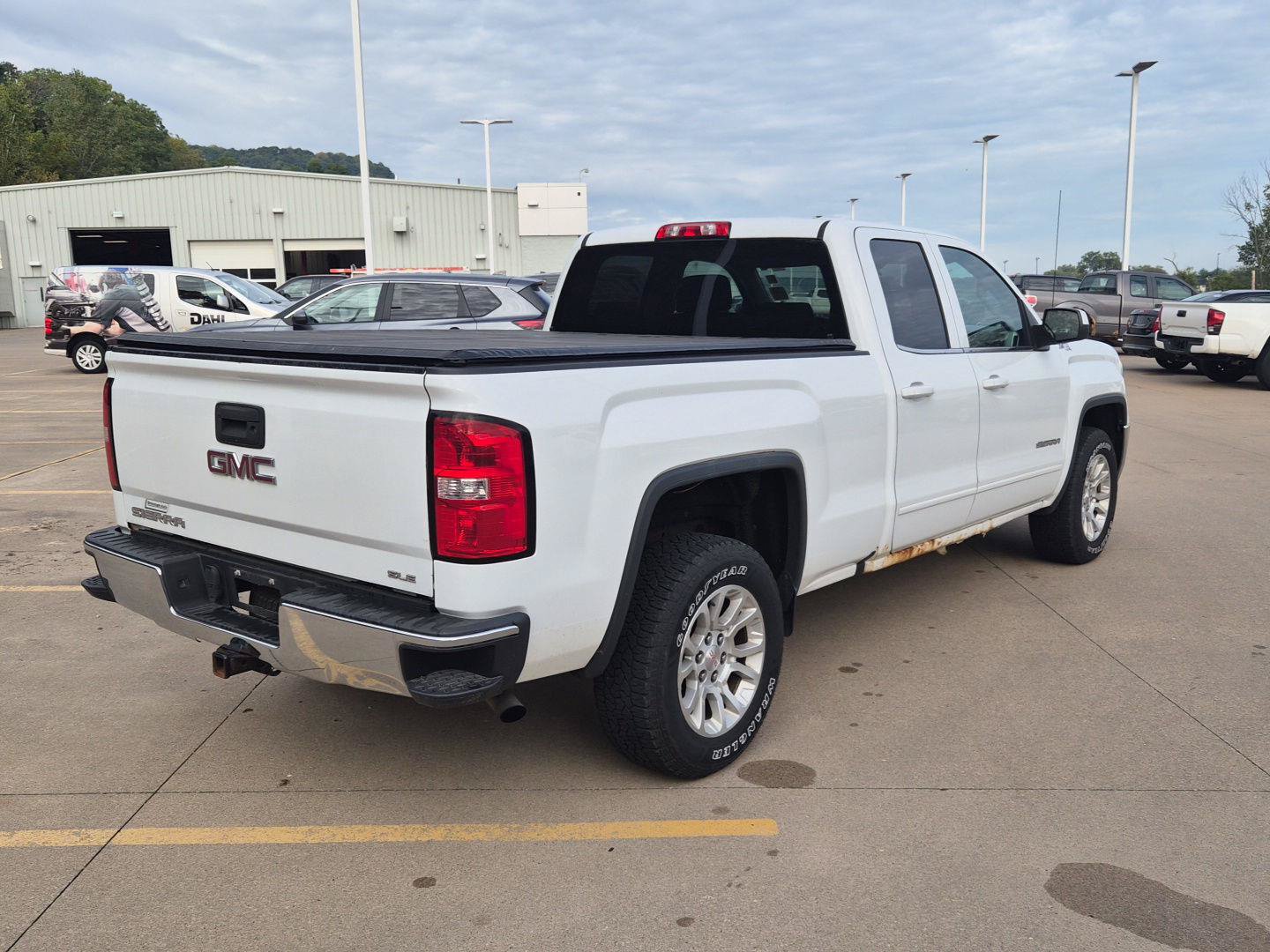 Used 2017 GMC Sierra 1500 SLE AWD/4WD image 7