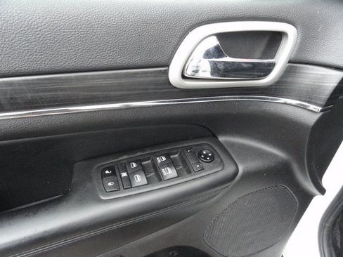 Used 2021 Jeep Grand Cherokee Limited AWD/4WD image 13