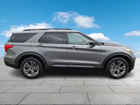 Used 2023 Ford Explorer XLT w/ Equipment Group 202A AWD/4WD image 7