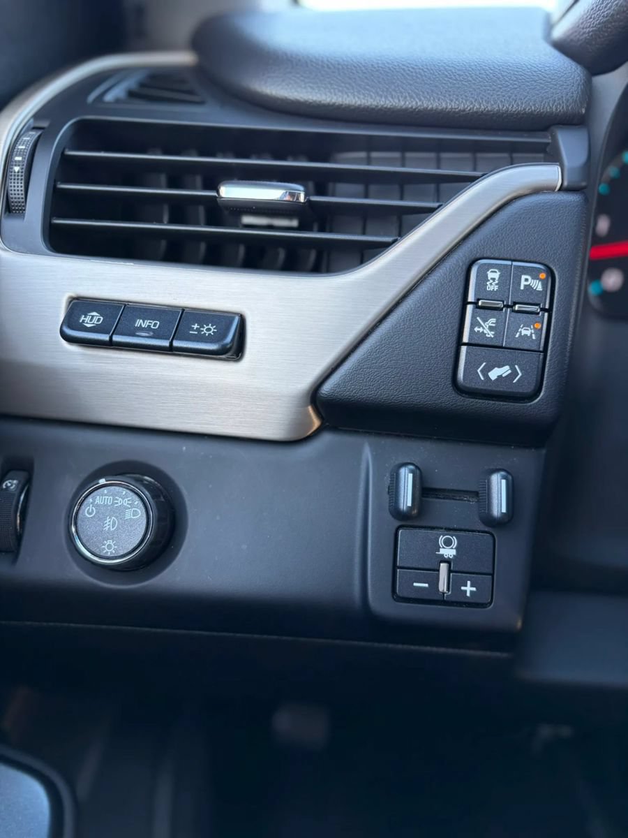 Used 2017 GMC Yukon Denali w/ Open Road Package RWD image 36