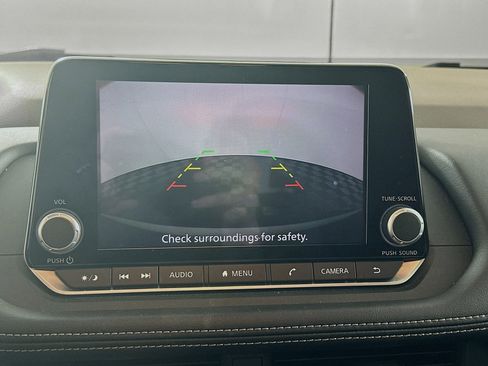 Used 2023 Nissan Rogue SV FWD image 23