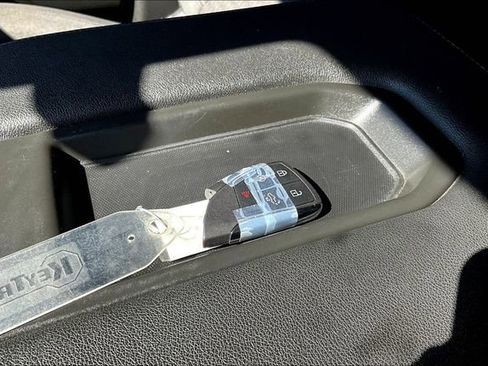 Used 2023 Chevrolet Silverado 1500 LT image 32