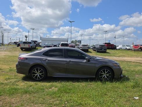 Used 2024 Toyota Camry SE w/ Convenience Package image 6