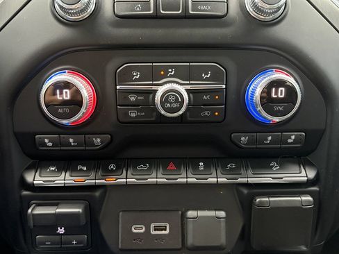 Used 2020 GMC Sierra 1500 AT4 w/ AT4 Premium Package AWD/4WD image 25