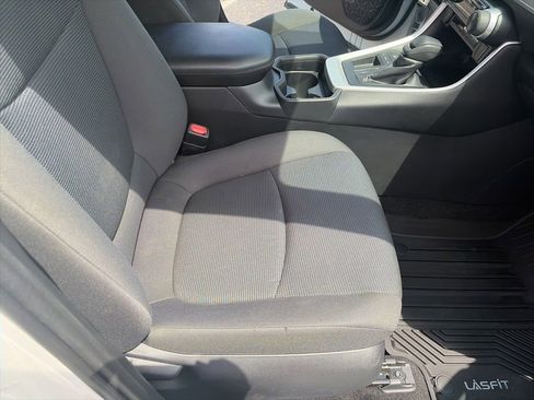 Used 2020 Toyota RAV4 LE FWD image 27