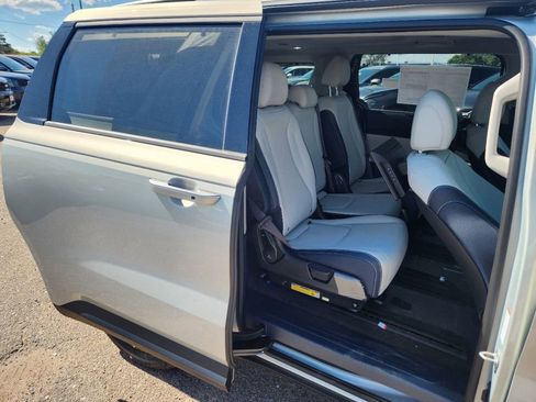 Used 2025 Kia Carnival SX Prestige FWD image 18