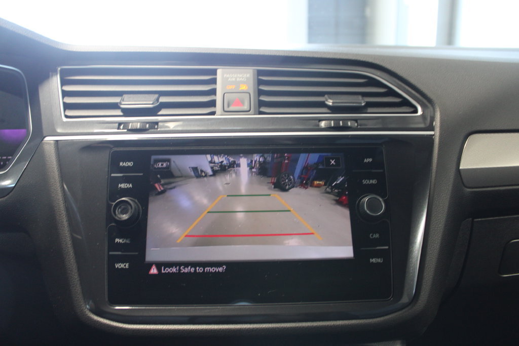 Used 2024 Volkswagen Tiguan SE R-Line AWD/4WD image 16