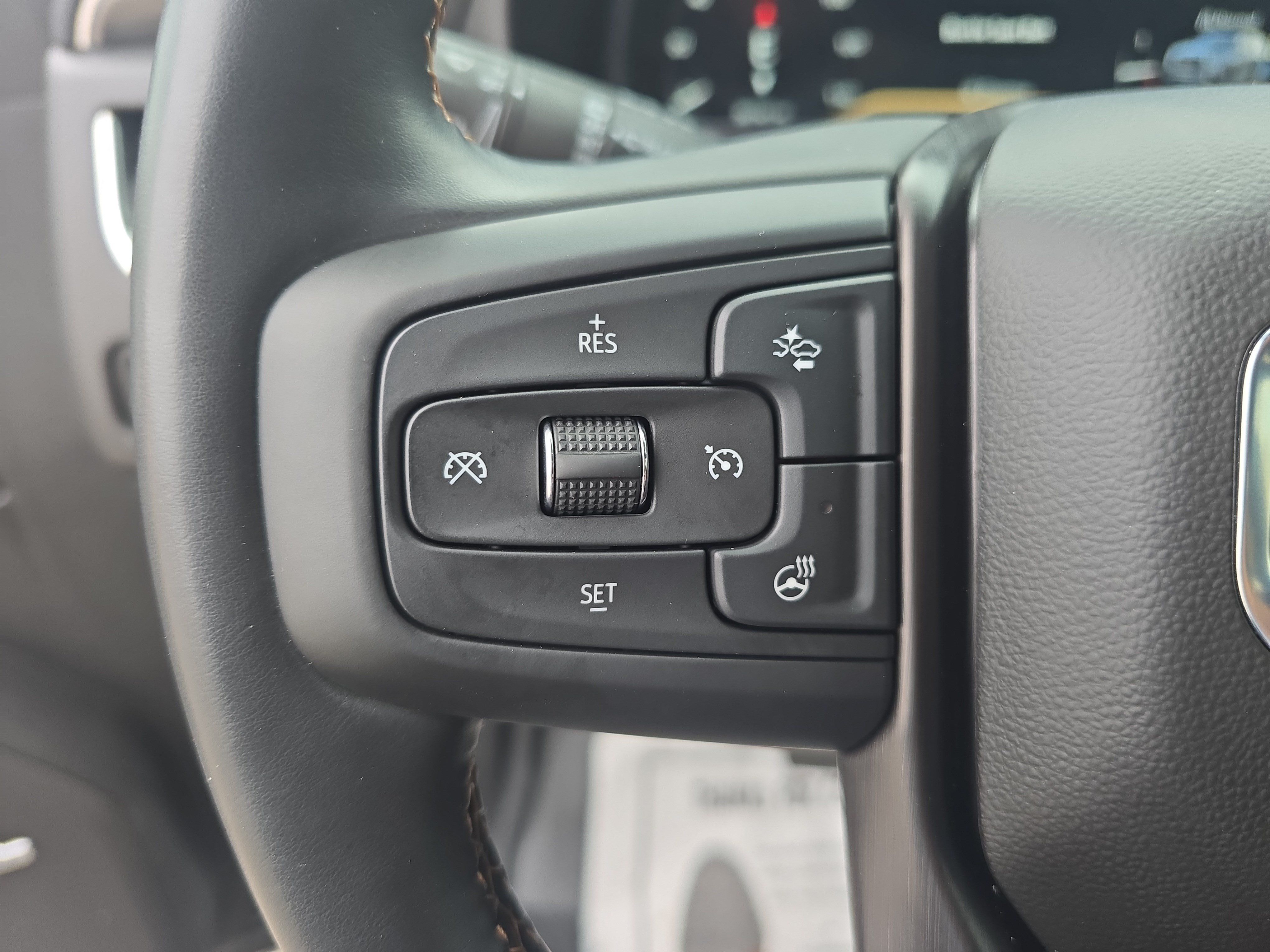 Used 2024 GMC Yukon XL AT4 w/ Technology Package AWD/4WD image 17