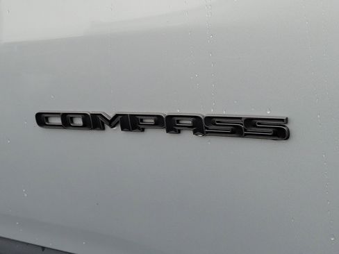 Used 2025 Jeep Compass Trailhawk AWD/4WD image 7