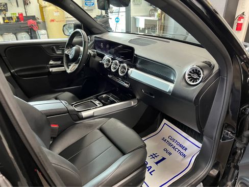 Used 2024 Mercedes-Benz GLB 250 4MATIC image 13