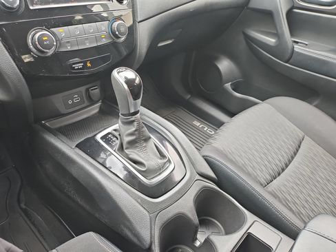 Used 2020 Nissan Rogue S FWD image 23
