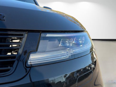 New 2026 Land Rover Range Rover Sport SE image 9