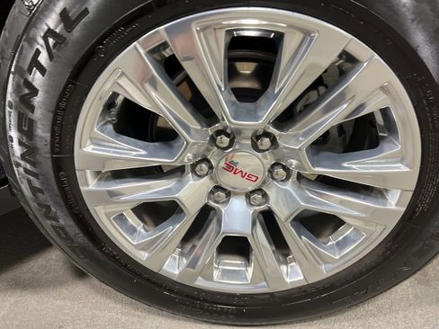 Used 2025 GMC Yukon XL Denali image 40