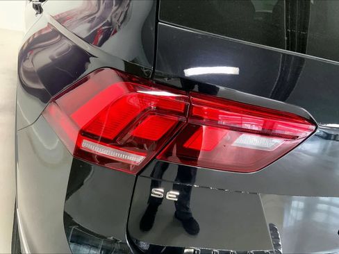 Used 2022 Volkswagen Tiguan SE image 28