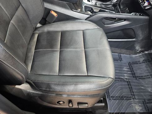 Used 2023 Kia Telluride EX w/ EX Captain's Chair Package image 13