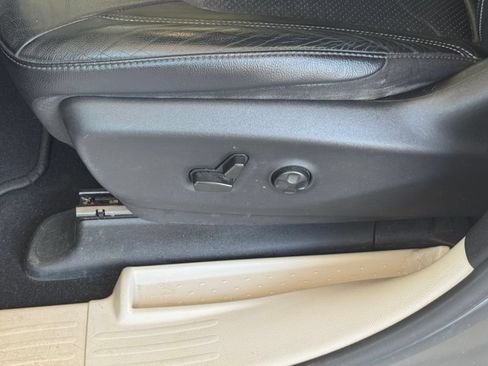Used 2022 Chrysler Pacifica Touring-L FWD image 18