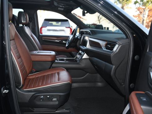 Used 2023 GMC Yukon Denali Ultimate image 23