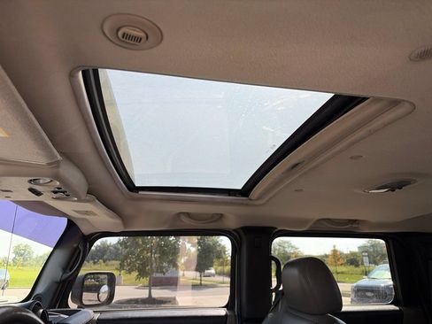 Used 2005 HUMMER H2 SUT w/ Preferred Equipment Group AWD/4WD image 21