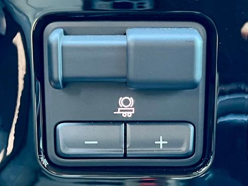 Used 2022 Chevrolet Silverado 1500 LTZ w/ LTZ Premium Package image 37