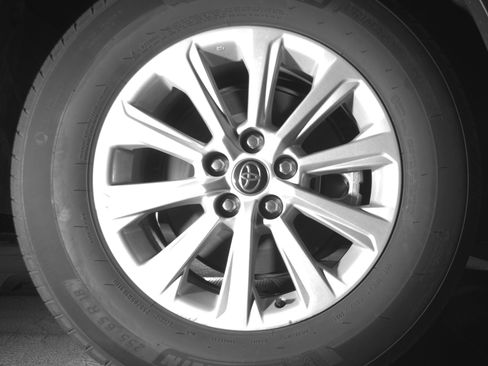 Used 2025 Toyota Grand Highlander FWD image 15