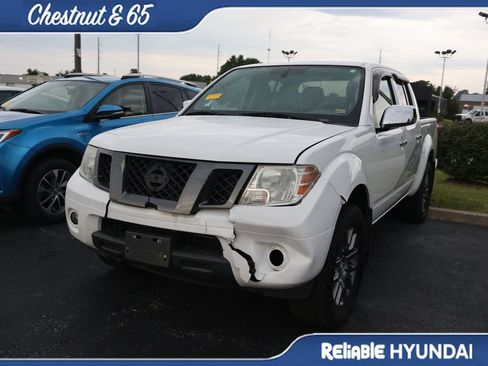 Used 2012 Nissan Frontier SV w/ Sport Appearance Pkg AWD/4WD image 10