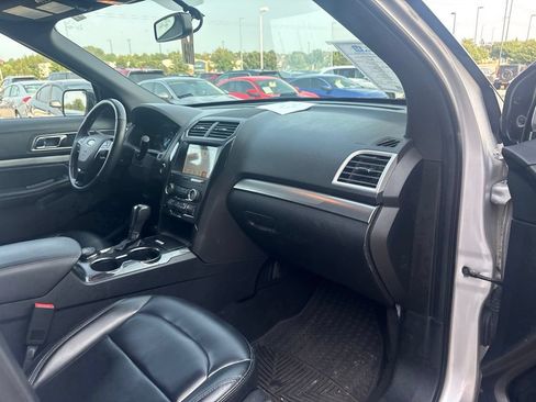 Used 2019 Ford Explorer XLT w/ Equipment Group 202A AWD/4WD image 22