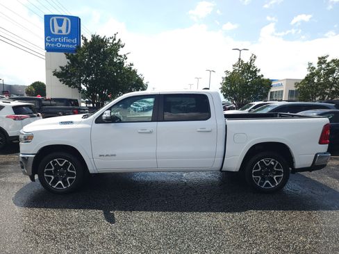 Used 2025 RAM 1500 Laramie AWD/4WD image 8