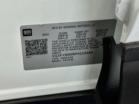 Used 2023 Chevrolet Bolt EUV LT w/ Convenience Package FWD image 12
