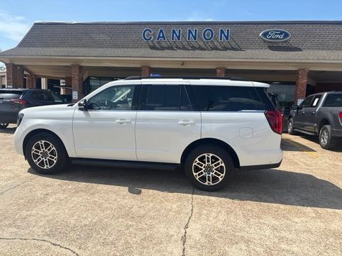 Certified 2025 Ford Expedition Active RWD image 3