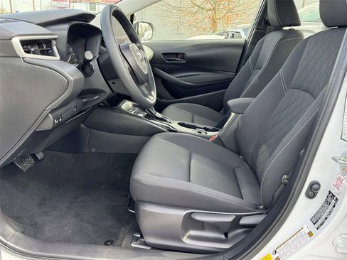 Used 2025 Toyota Corolla LE image 19