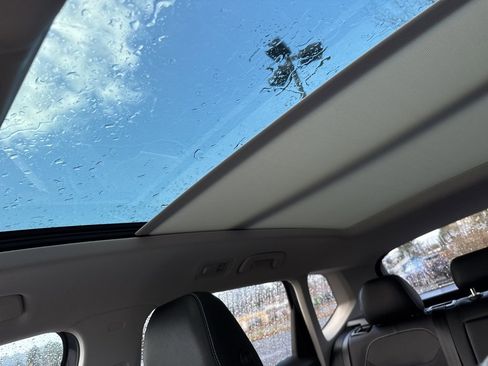 Used 2024 Volkswagen Taos SE w/ Panoramic Sunroof Package image 41