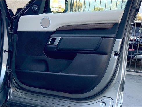 Used 2019 Land Rover Discovery HSE AWD/4WD image 22
