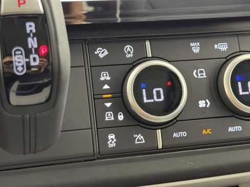 New 2026 Land Rover Defender 110 S image 19