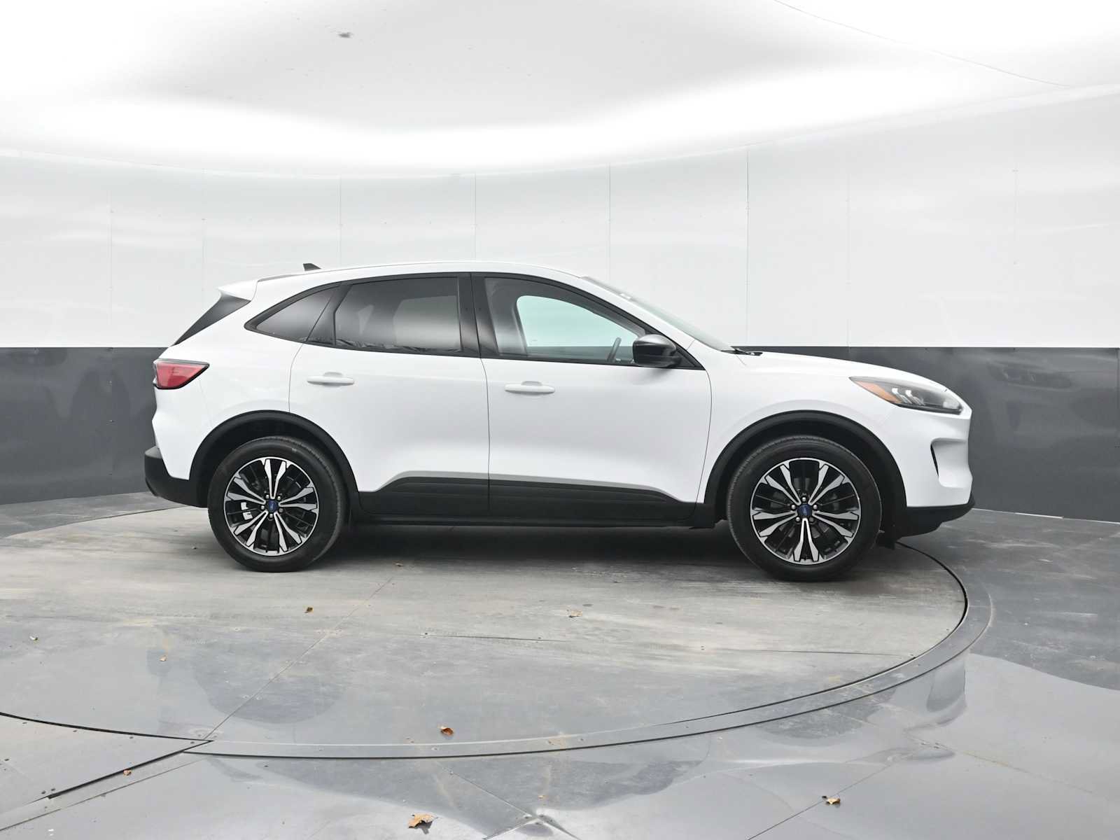 Used 2021 Ford Escape SE w/ SE Sport Appearance Package AWD/4WD image 8