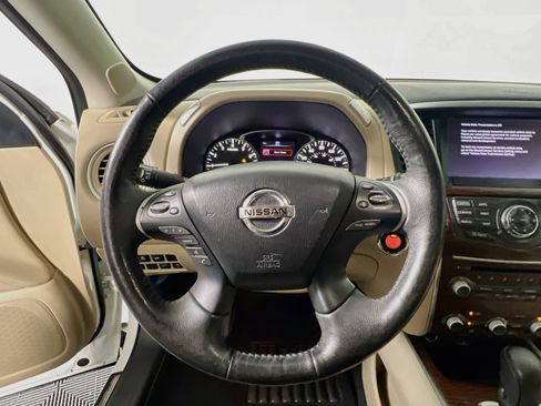 Used 2018 Nissan Pathfinder Platinum FWD image 17