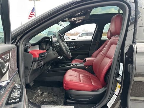 Used 2025 Lincoln Corsair Reserve w/ Jet Appearance Package image 9