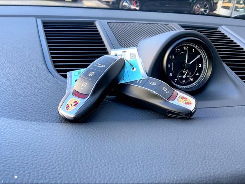 Used 2025 Porsche Macan image 21