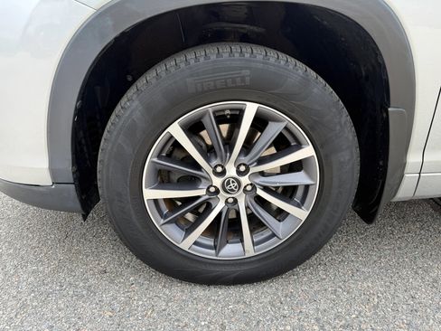 Used 2017 Toyota Highlander XLE AWD/4WD image 15